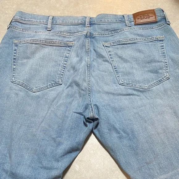 Abercrombie & Fitch Light Blue Stretch Size 36X32 Straight Leg Jeans - Picture 3 of 10